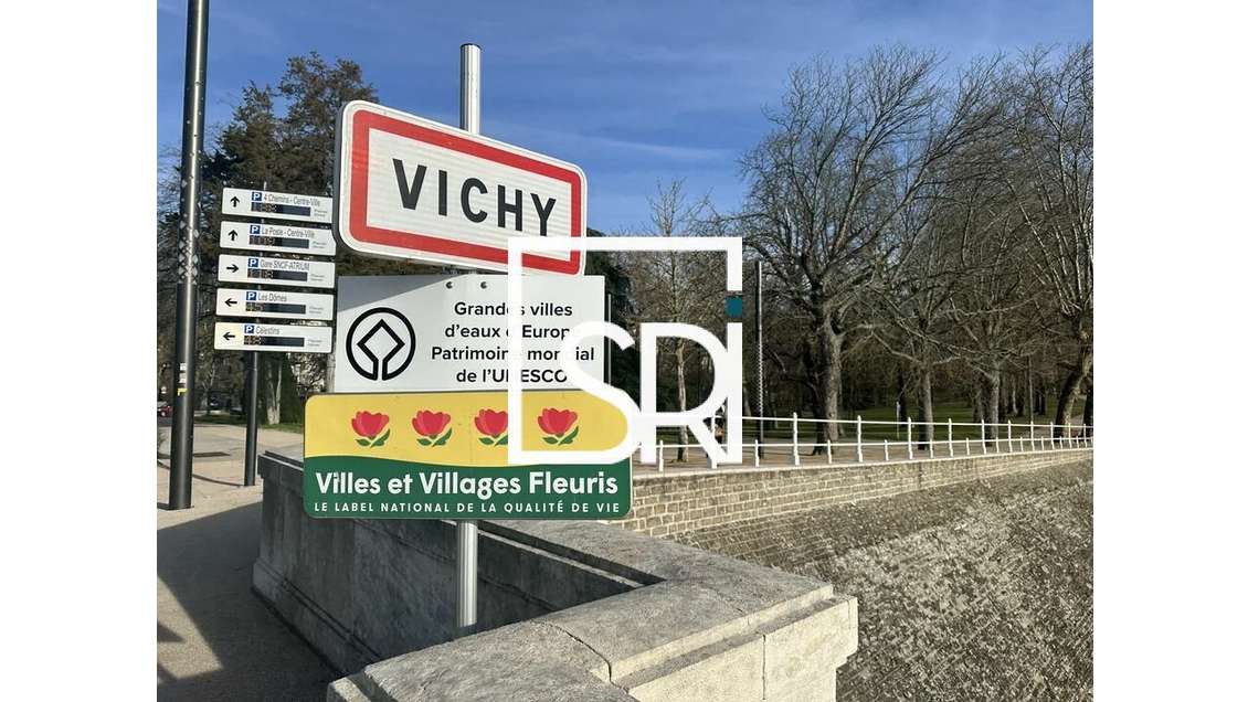 AV local 210m² empl d'angle stratégique à Vichy 