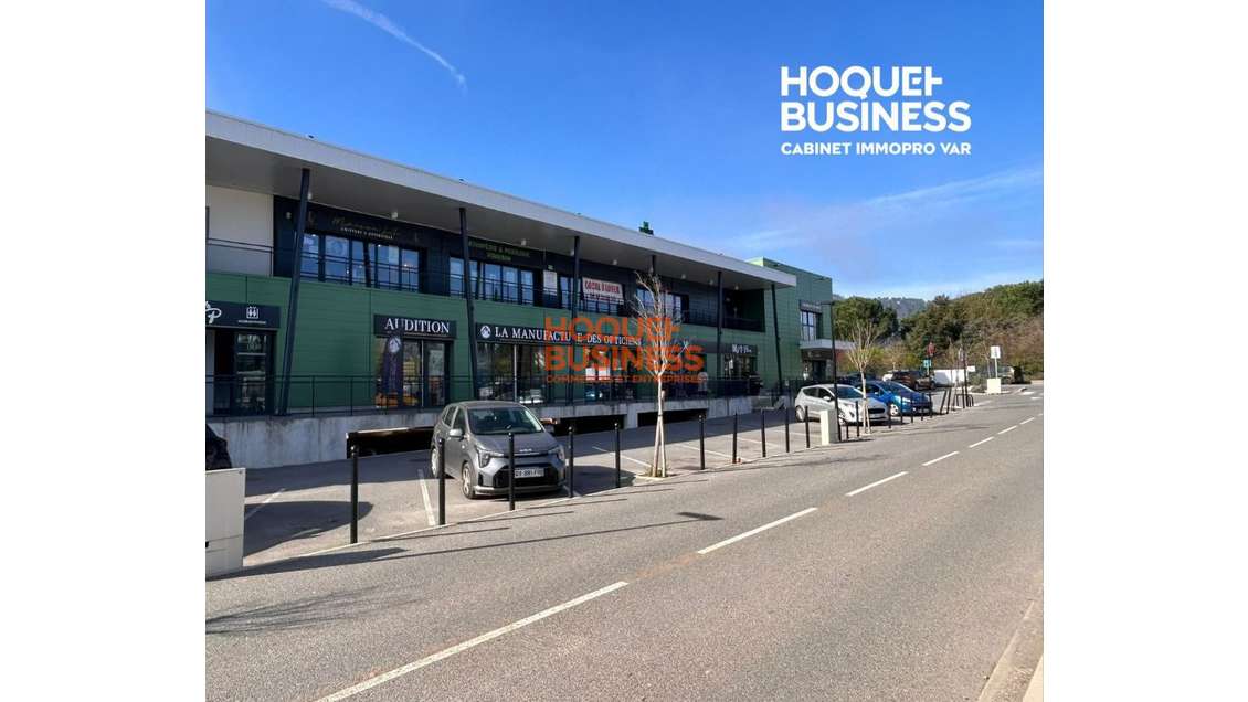 Local commercial / professionnel – 119 m² – Zone d