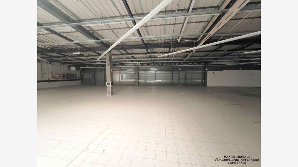 Local commercial 1481m² à vendre sur Vierzon