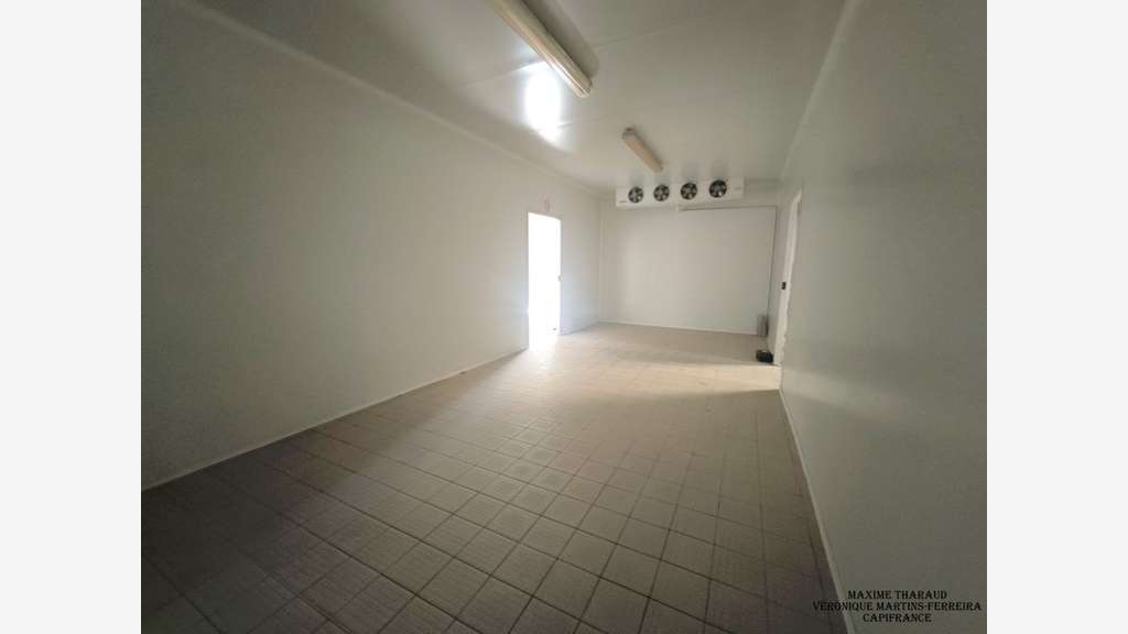 Local commercial 1481m² à vendre sur Vierzon