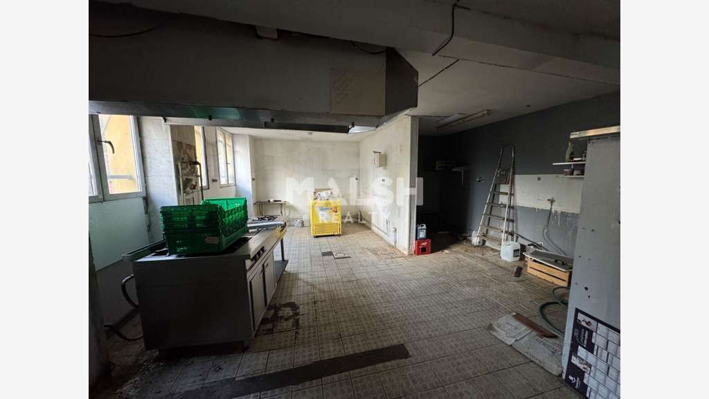A vendre bureaux 250m² et 7 parkings à Villars