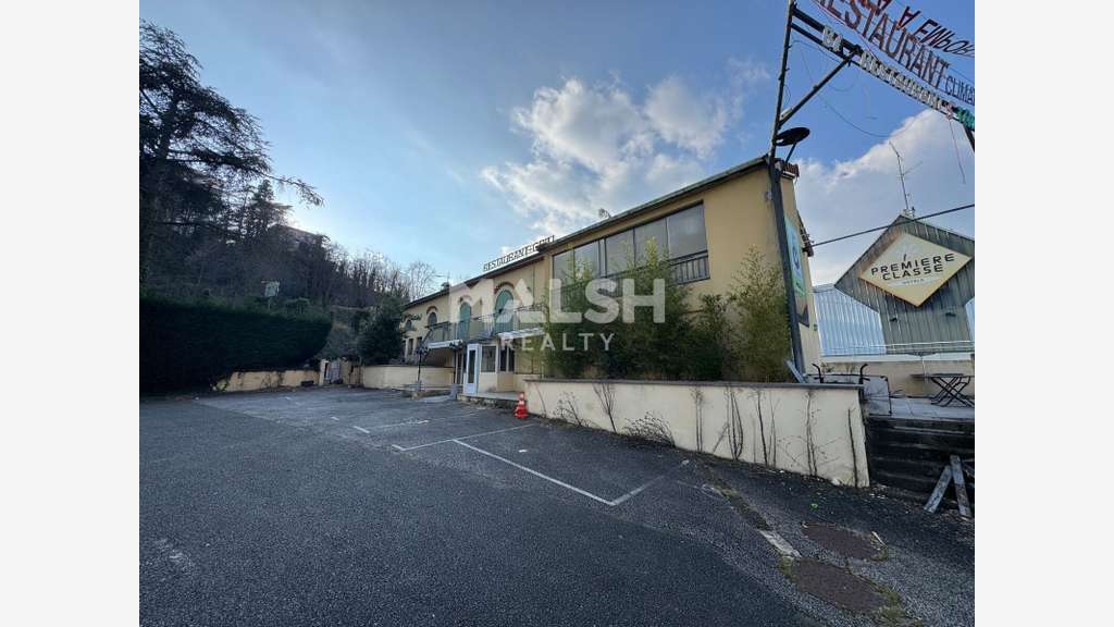 A vendre bureaux 250m² et 7 parkings à Villars