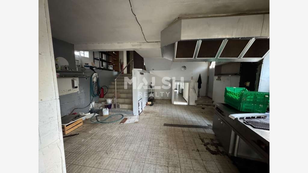A vendre bureaux 250m² et 7 parkings à Villars