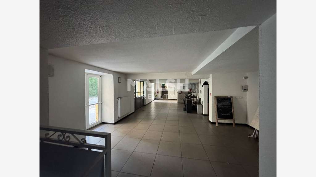 A vendre bureaux 250m² et 7 parkings à Villars