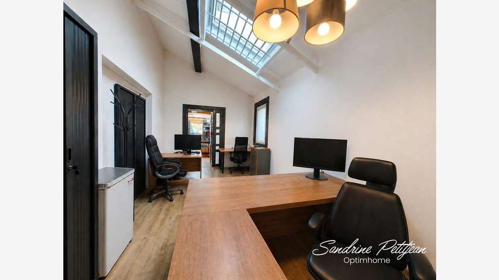 Local 332m² à vendre emplacement N°1 à Villars