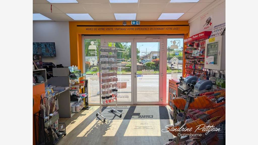 Local 332m² à vendre emplacement N°1 à Villars
