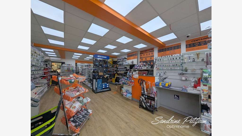 Local 332m² à vendre emplacement N°1 à Villars
