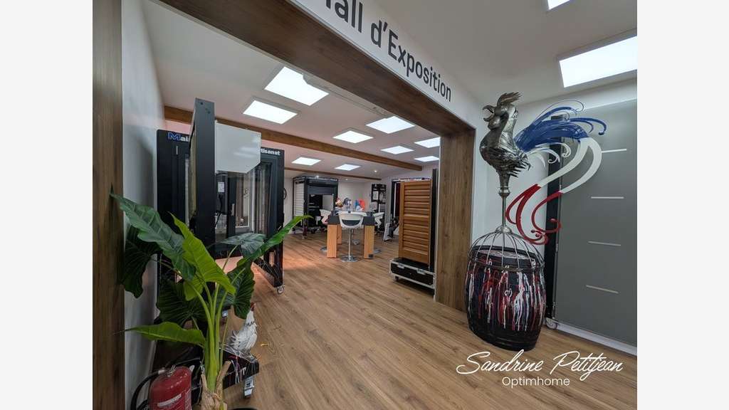 Local 332m² à vendre emplacement N°1 à Villars