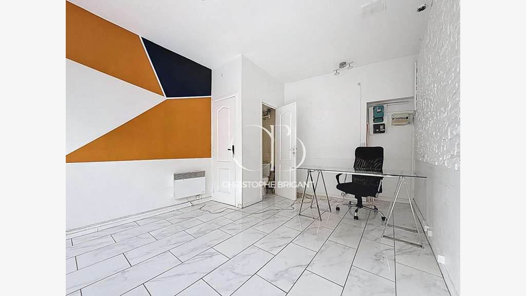AV murs commerciaux libres 15m² à Villejuif