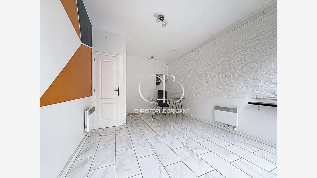AV murs commerciaux libres 15m² à Villejuif