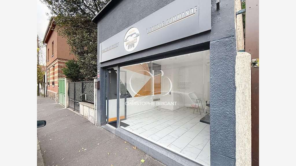 AV murs commerciaux libres 15m² à Villejuif