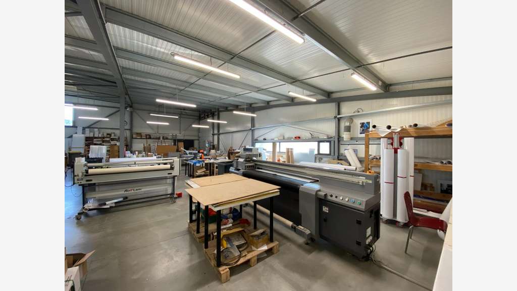 Bâtiment commercial 400m2