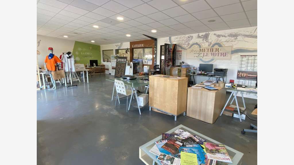 Bâtiment commercial 400m2