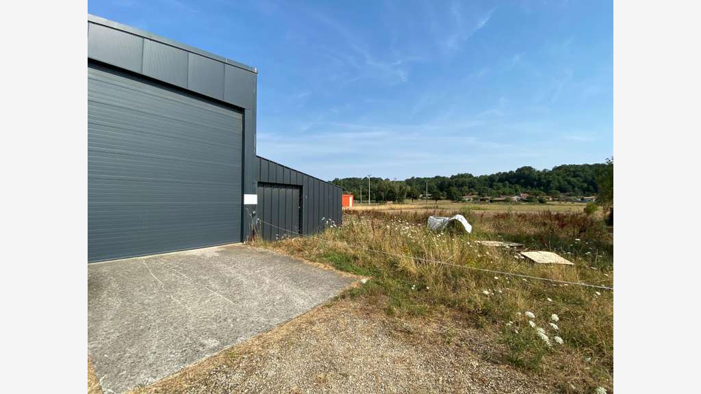 Bâtiment commercial 400m2