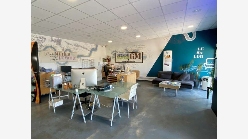 Bâtiment commercial 400m2