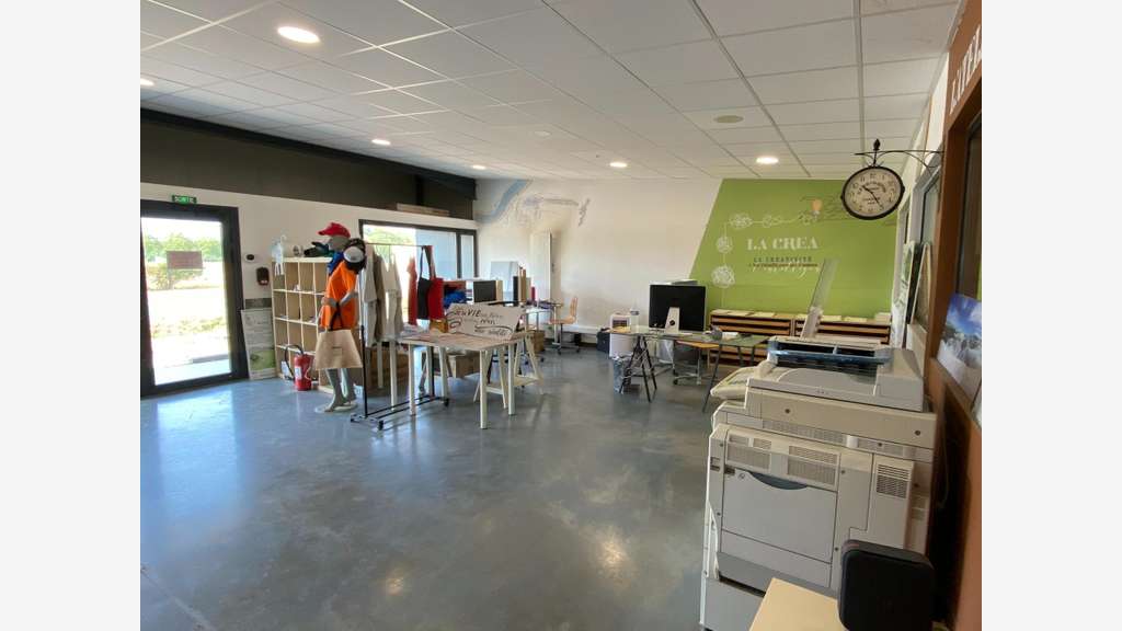 Bâtiment commercial 400m2