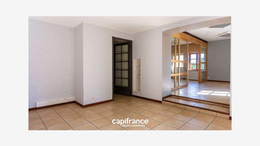 AV local cial de 129m² rue Pasteur à Villié-Morgon