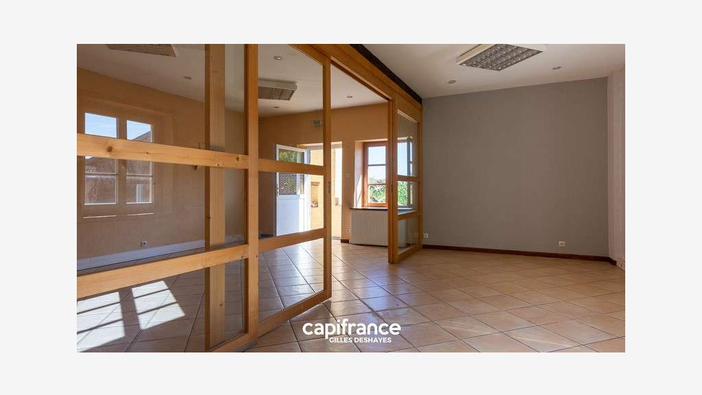 AV local cial de 129m² rue Pasteur à Villié-Morgon