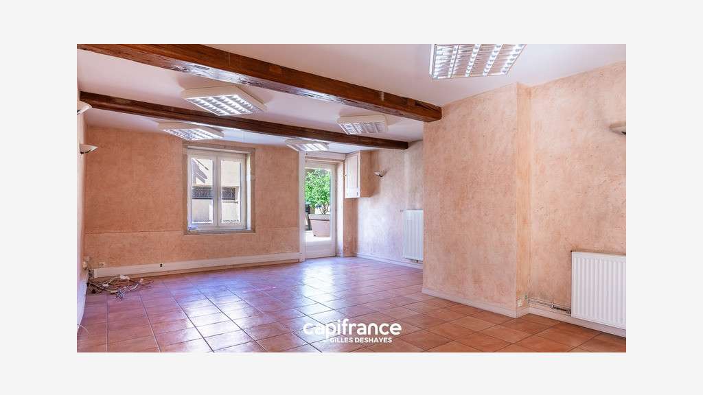 AV local cial de 129m² rue Pasteur à Villié-Morgon