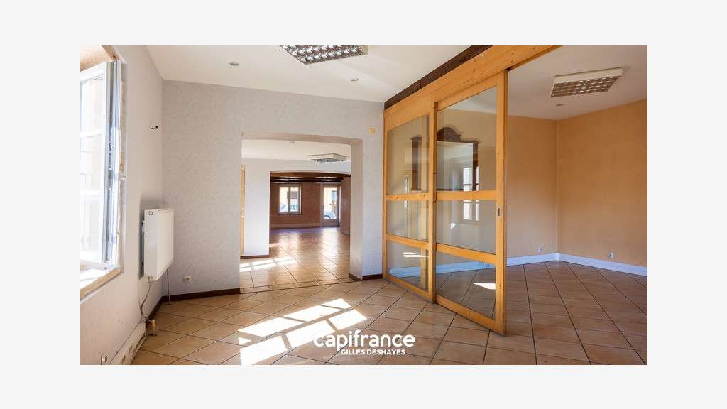 AV local cial de 129m² rue Pasteur à Villié-Morgon
