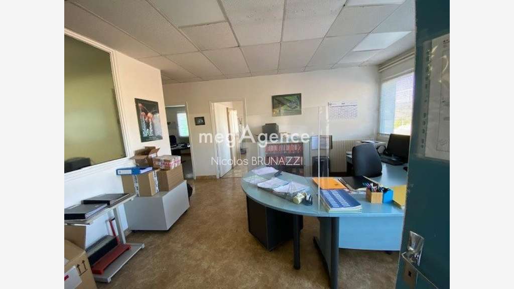 Bâtiment industriel 2112m² sur 6325m² à Vimoutiers