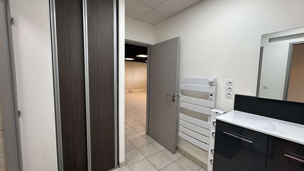 Vente local profesionnel de 132m² en ZA à Vinay