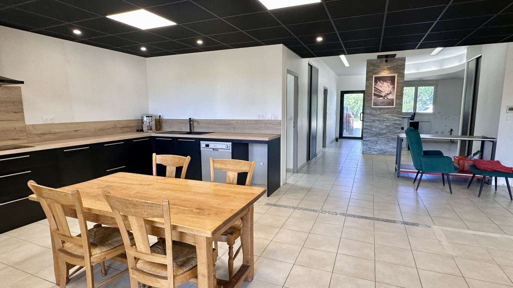 Vente local profesionnel de 132m² en ZA à Vinay