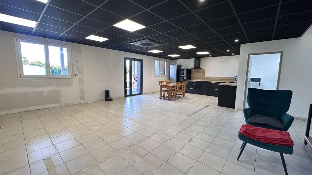 Vente local profesionnel de 132m² en ZA à Vinay