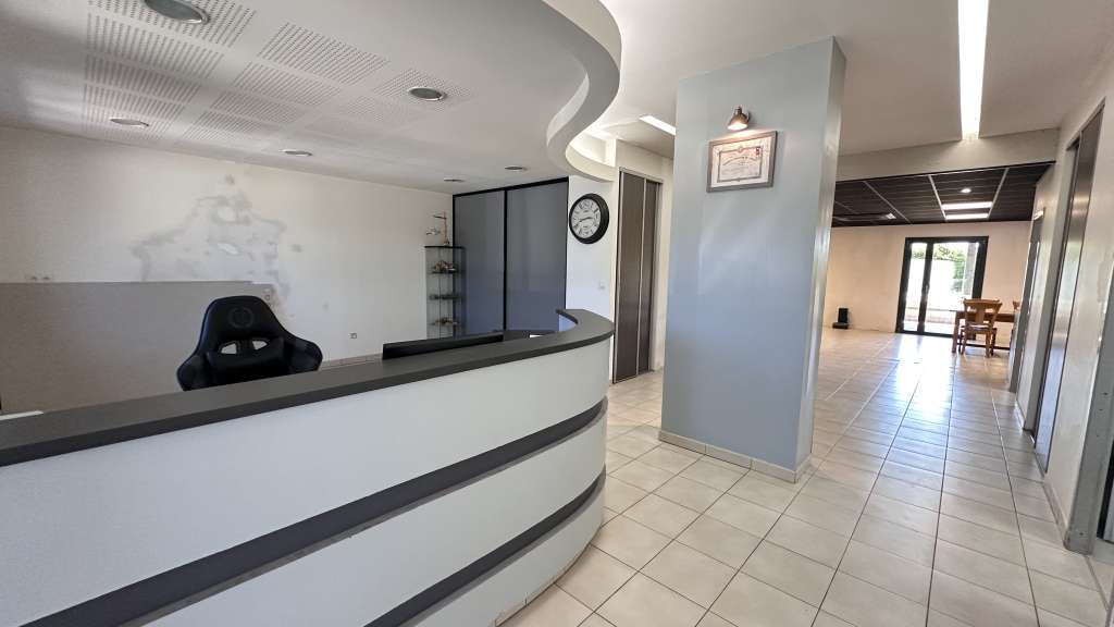 Vente local profesionnel de 132m² en ZA à Vinay