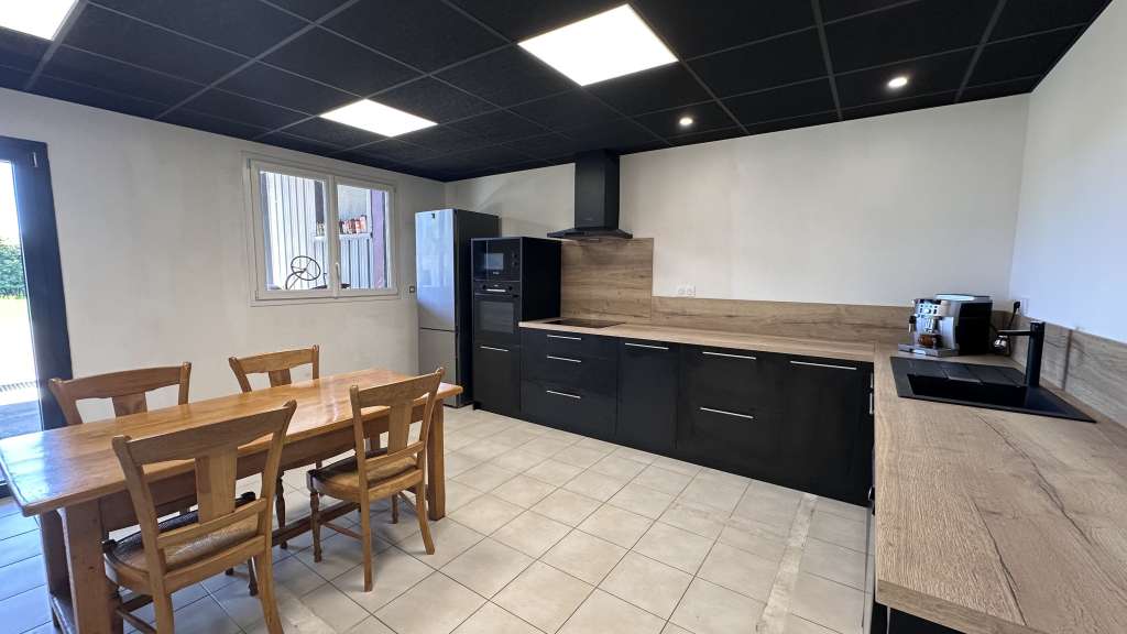 Vente local profesionnel de 132m² en ZA à Vinay