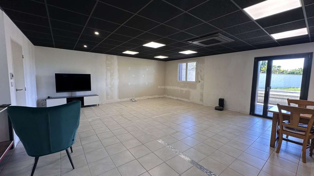 Vente local profesionnel de 132m² en ZA à Vinay