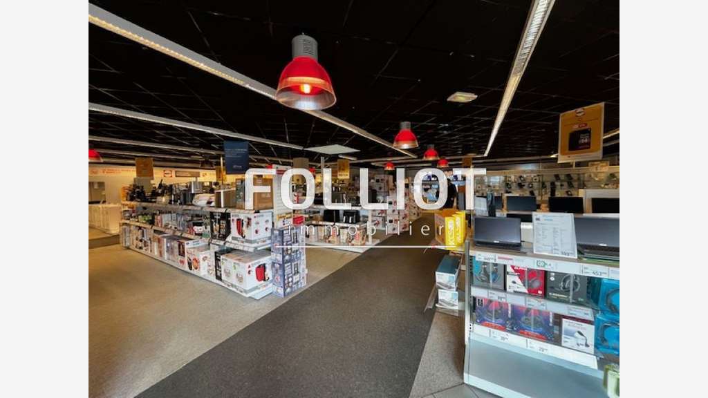 A vendre Local commercial Vire Normandie 760 m2