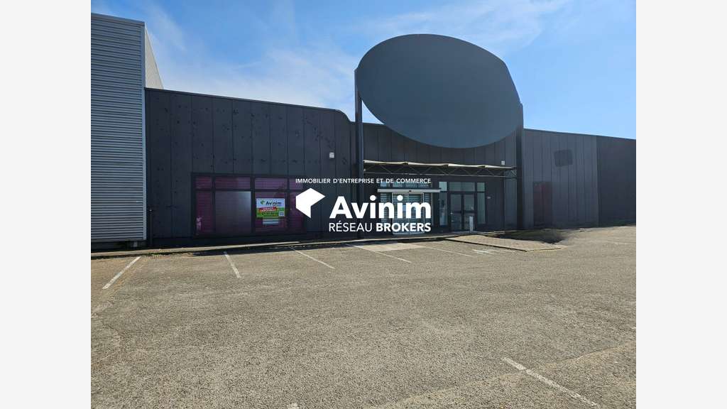 Local commercial de 734m² à vendre en zc à Viriat