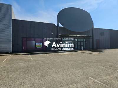 Local commercial de 734m² à vendre en zc à Viriat