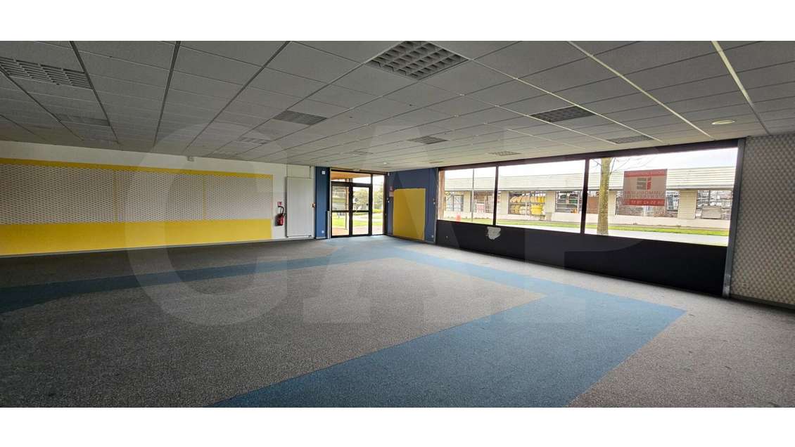 A vendre local commercial de 313m² en zc à Vitré