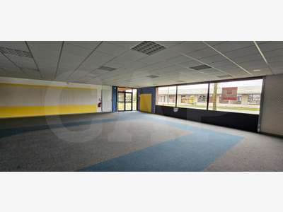 A vendre local commercial de 313m² en zc à Vitré