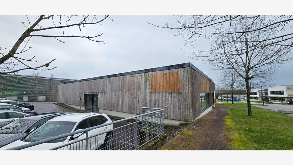 A vendre local commercial de 313m² en zc à Vitré