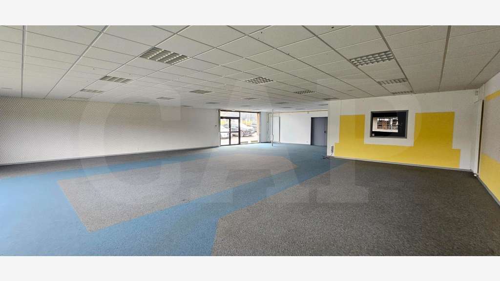 A vendre local commercial de 313m² en zc à Vitré