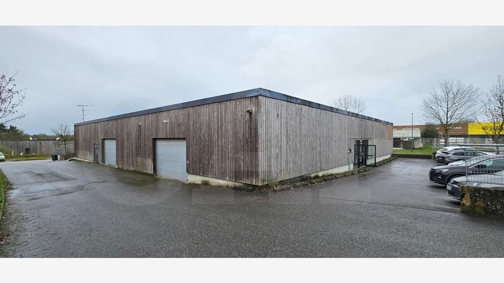 A vendre local commercial de 313m² en zc à Vitré