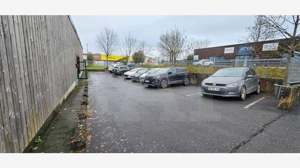 A vendre local commercial de 313m² en zc à Vitré