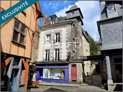 AV murs commerciaux 84m² en centre historique 35