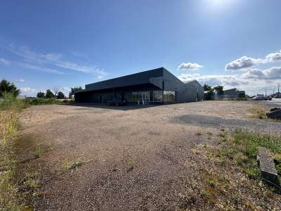AV local 975m² sur 2741m² à Vitry-en-Charollais