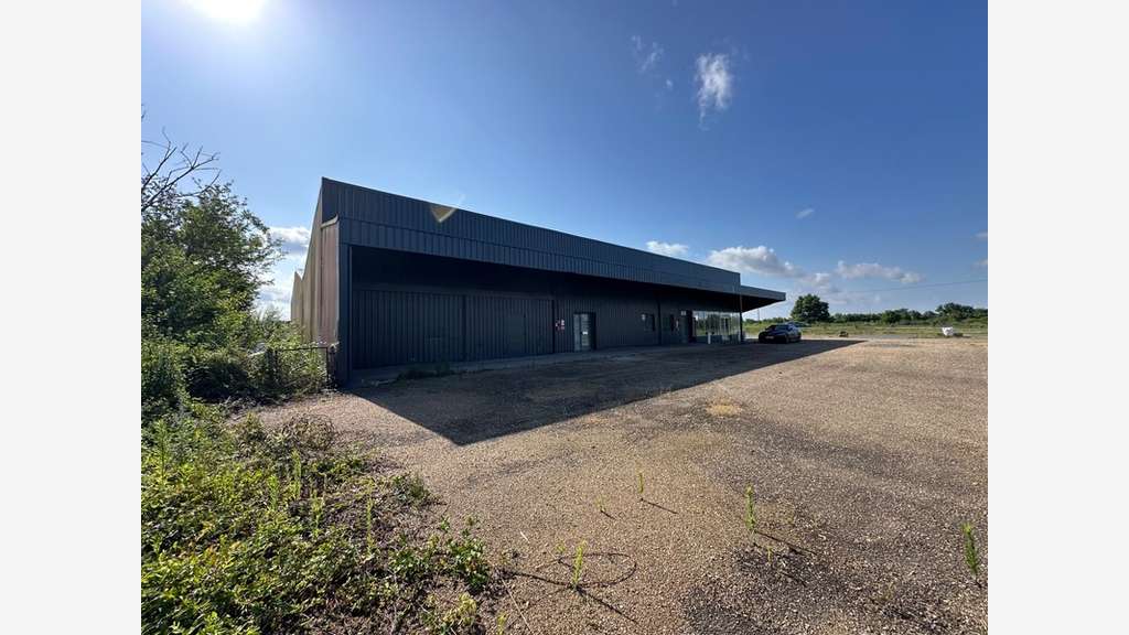 AV local 975m² sur 2741m² à Vitry-en-Charollais