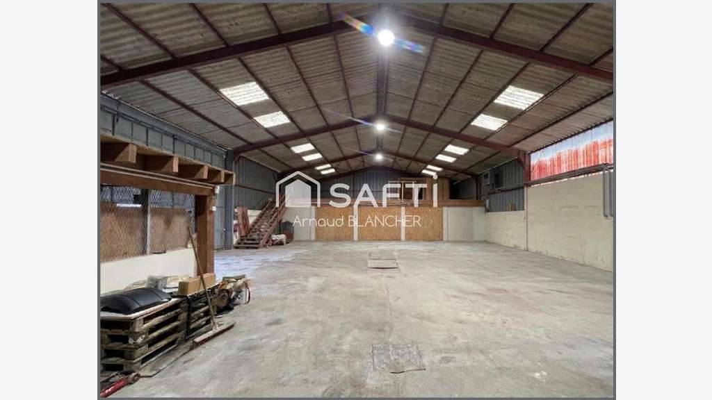 AV bâtiment atelier bureaux 500m² Voeuil-et-Giget
