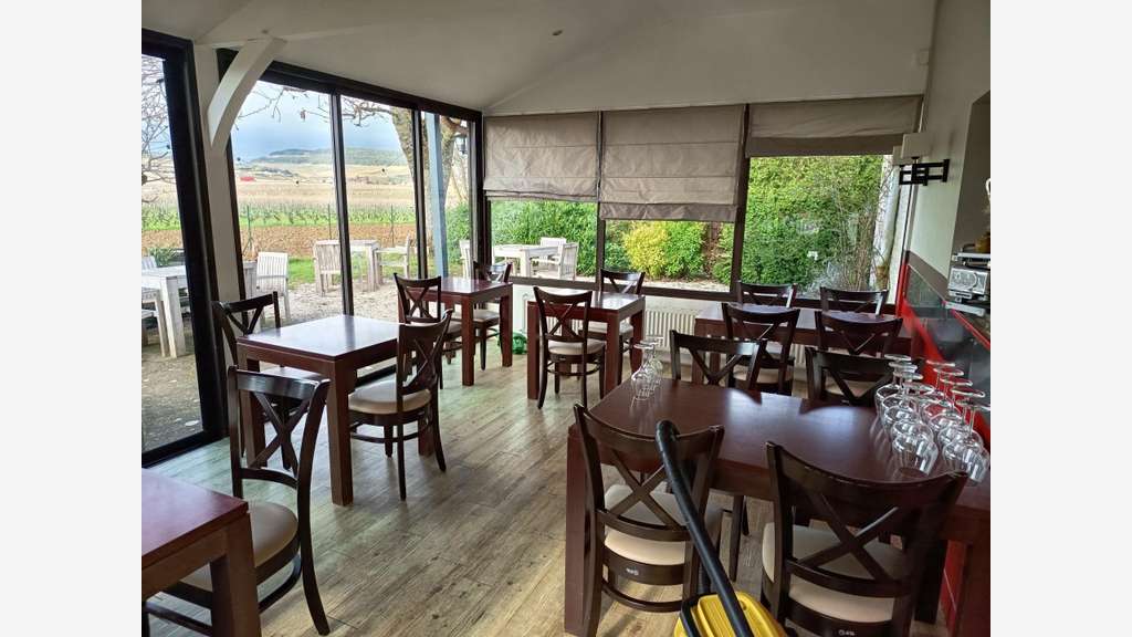 AV local commercial 144m² face vignobles à Volnay