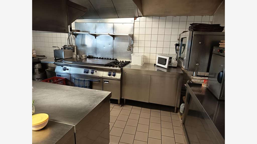 AV local commercial 144m² face vignobles à Volnay