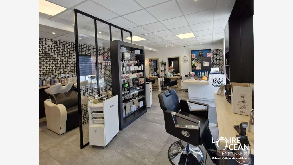 A vendre murs commerciaux 50m² centre-bourg de Vue