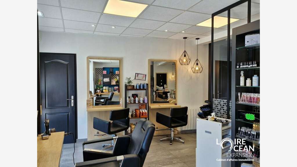 A vendre murs commerciaux 50m² centre-bourg de Vue