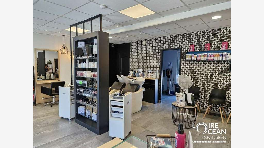 A vendre murs commerciaux 50m² centre-bourg de Vue