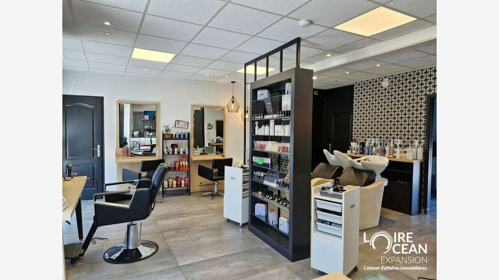 A vendre murs commerciaux 50m² centre-bourg de Vue